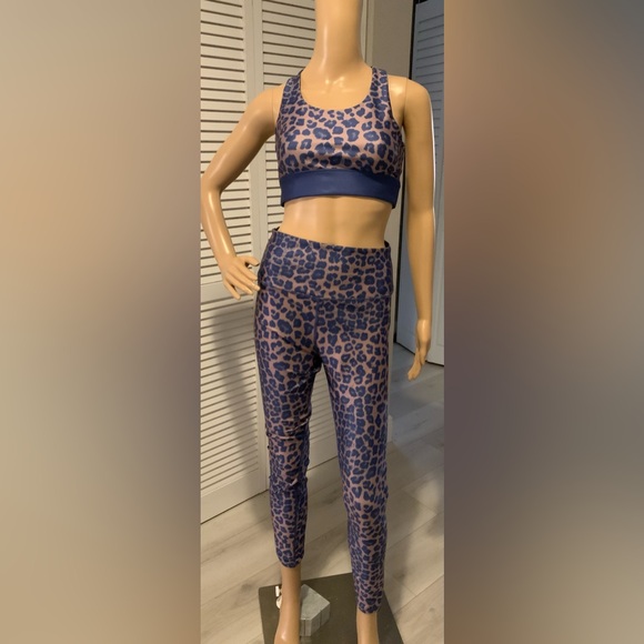 Good American NWOT The Step Bra in Leopard. Size 2. US M. Leggings Size 3. - Picture 2 of 15